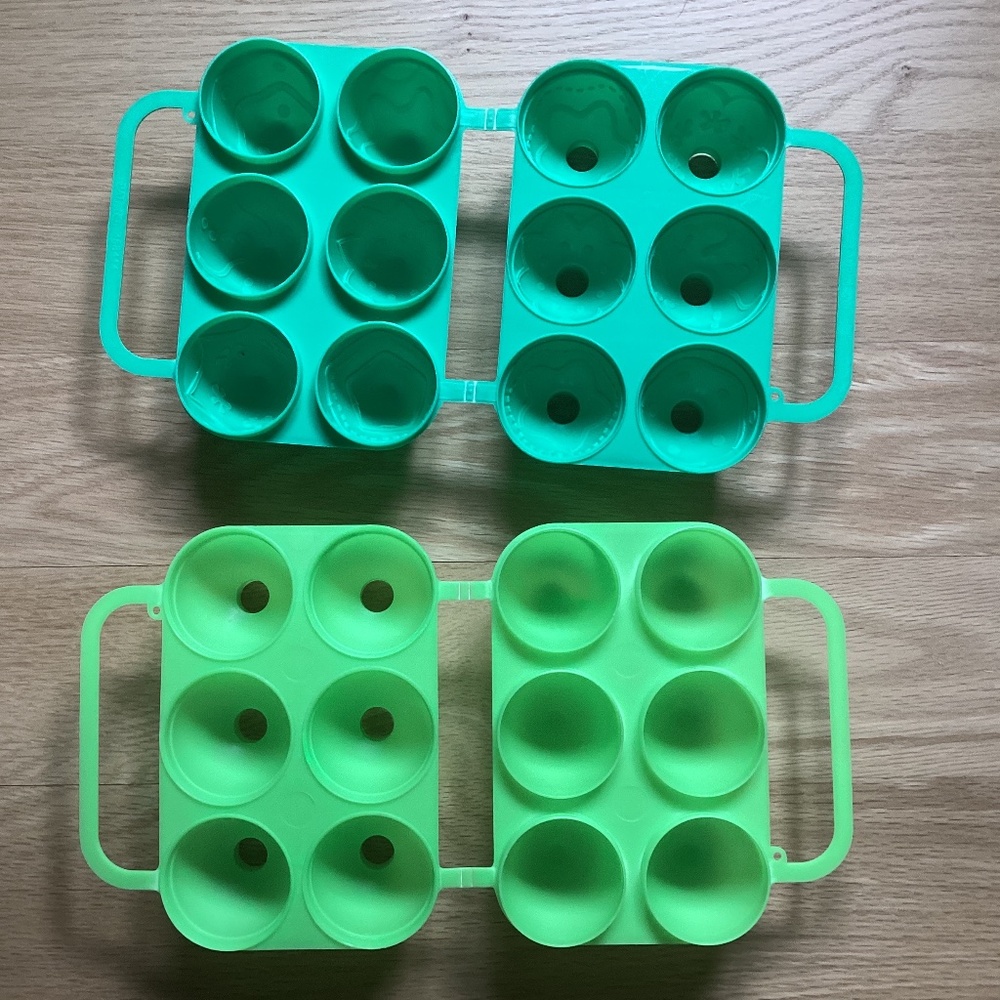 Set of 2 Jell-O Egg Jigglers Shooters Plastic Mold 1 Smooth 1 Etched Excellent